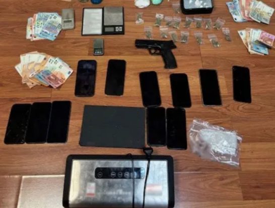 Δώδεκα συλλήψεις για διακίνηση ναρκωτικών στα σχολεία