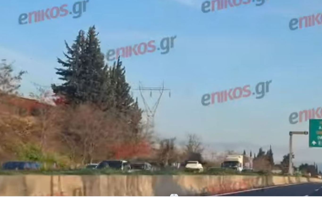 Ανοίγουν 2 λωρίδες σε Θήβα, Ριτσώνα και Κάστρο μετά τις ουρές χιλιομέτρων – Συζητήσεις Τροχαίας – αγροτών