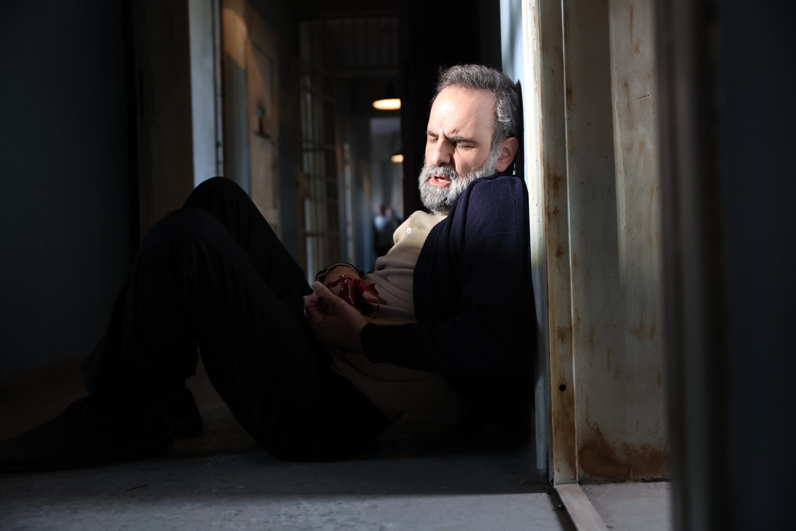 Άγιος έρωτας: Μαχαιρώνουν τον Μαρκόπουλο στη φυλακή