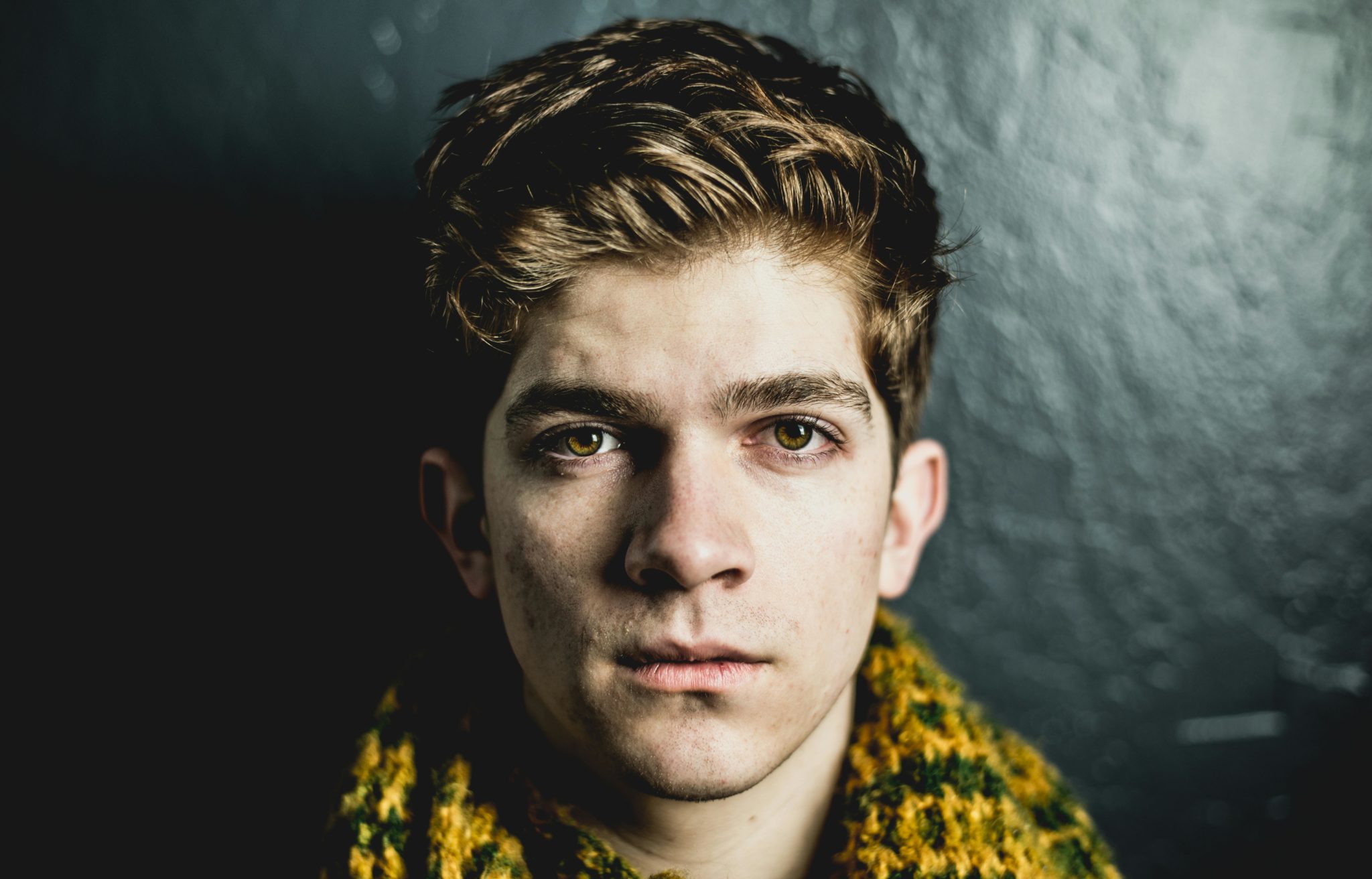 9 συμπεριφορές που αποκαλύπτουν ότι ένας άνδρας δεν είναι καλός άνθρωπος, όσο γοητευτικός κι αν φαίνεται