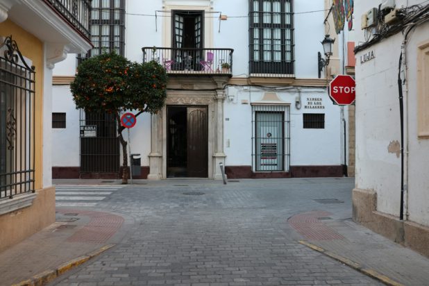 Σοκαρίστηκε από το θυμωμένο σημείωμα των γειτόνων της- "δεν θέλουμε να σε βλέπουμε να...". Φωτογραφία: Pexels