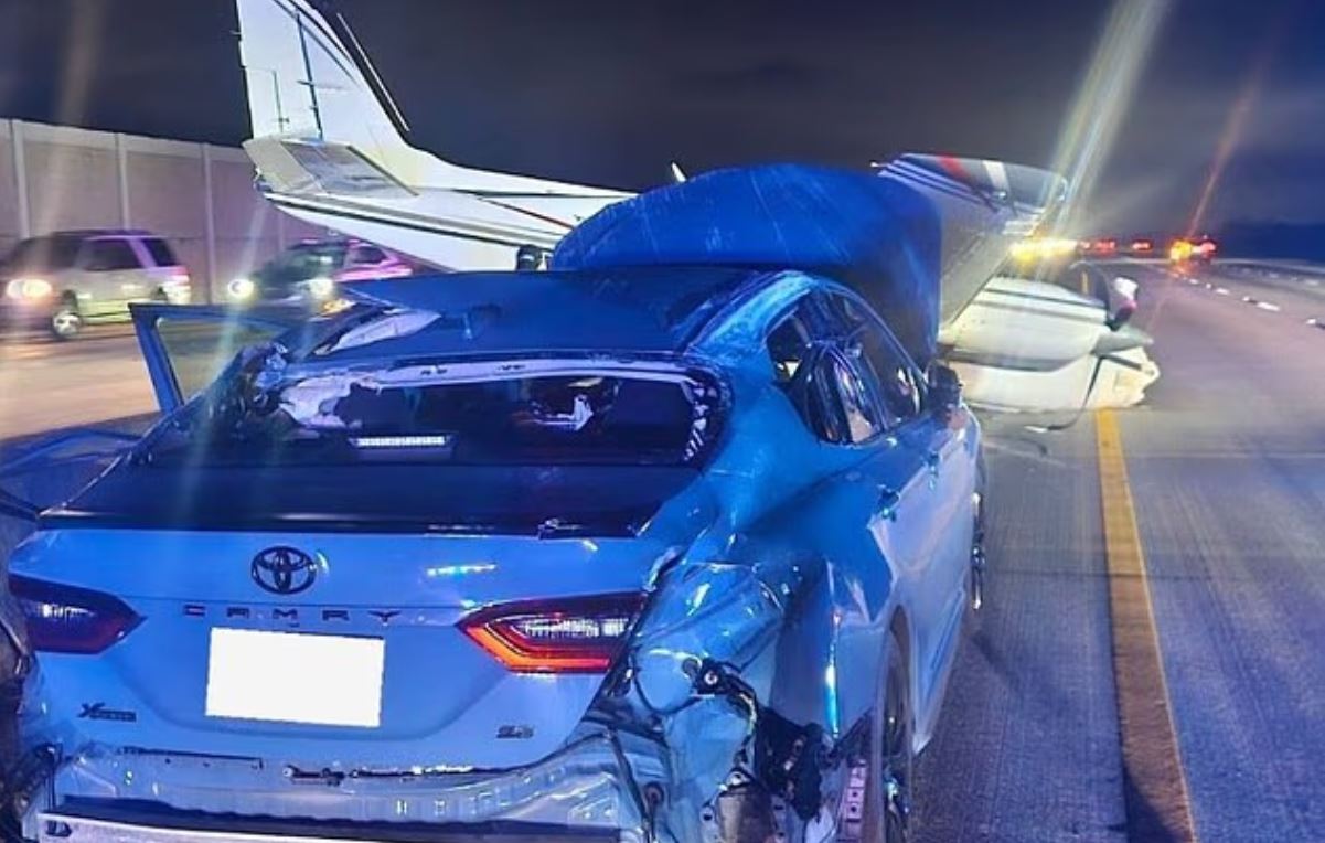 Φλόριντα: Αεροσκάφος προσγειώθηκε σε αυτοκινητόδρομο και συγκρούστηκε με όχημα