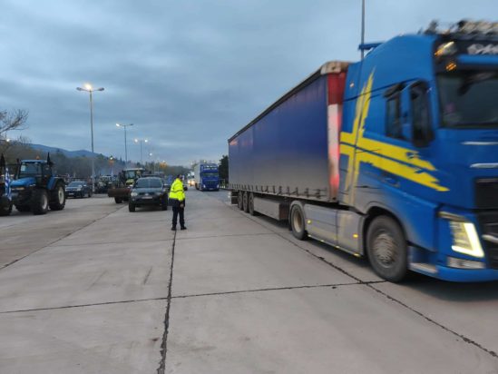 Αγρότες, Προμαχώνας, φορτηγά