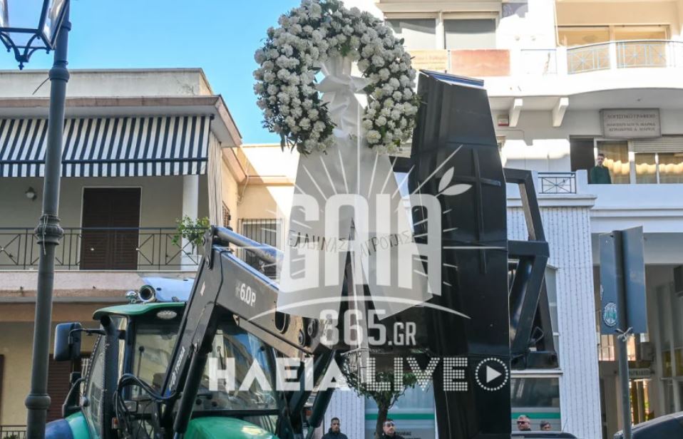 Πύργος: Πορεία των αγροτών της Ηλείας με τρακτέρ και… φέρετρο – ΦΩΤΟ και ΒΙΝΤΕΟ