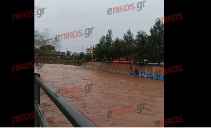 Κακοκαιρία Byron: Φούσκωσε ο Σαρανταπόταμος στην Ελευσίνα