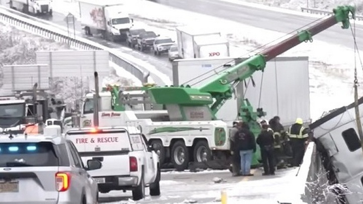 Σε «πολική δίνη» οι ΗΠΑ – Οι χιονοθύελλες προκαλούν ακραία ατυχήματα