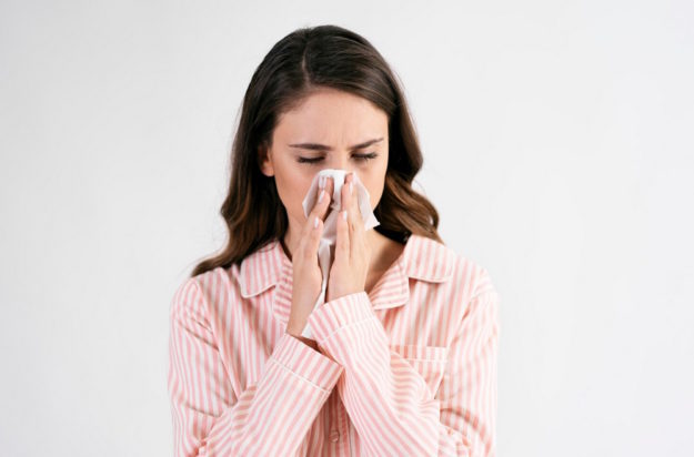 Βουλωμένη μύτη: Αναπνεύστε πιο εύκολα με μια απλή μέθοδο από γιατρό - Λειτουργεί «σε δευτερόλεπτα»