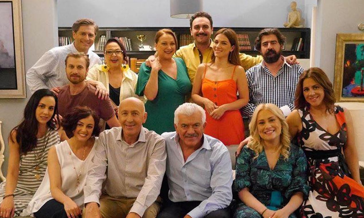 Το σόι σου: Οι πρωταγωνιστές απολαμβάνουν τα γυρίσματα σαν να μην πέρασε μια μέρα