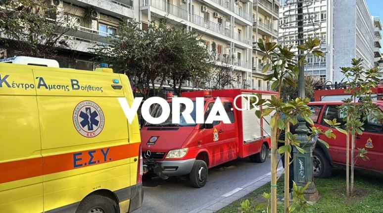 Θεσσαλονίκη: Με κατάγματα ηλικιωμένος που έπεσε σε ταράτσα – Απεγκλωβίστηκε από την Πυροσβεστική – ΒΙΝΤΕΟ