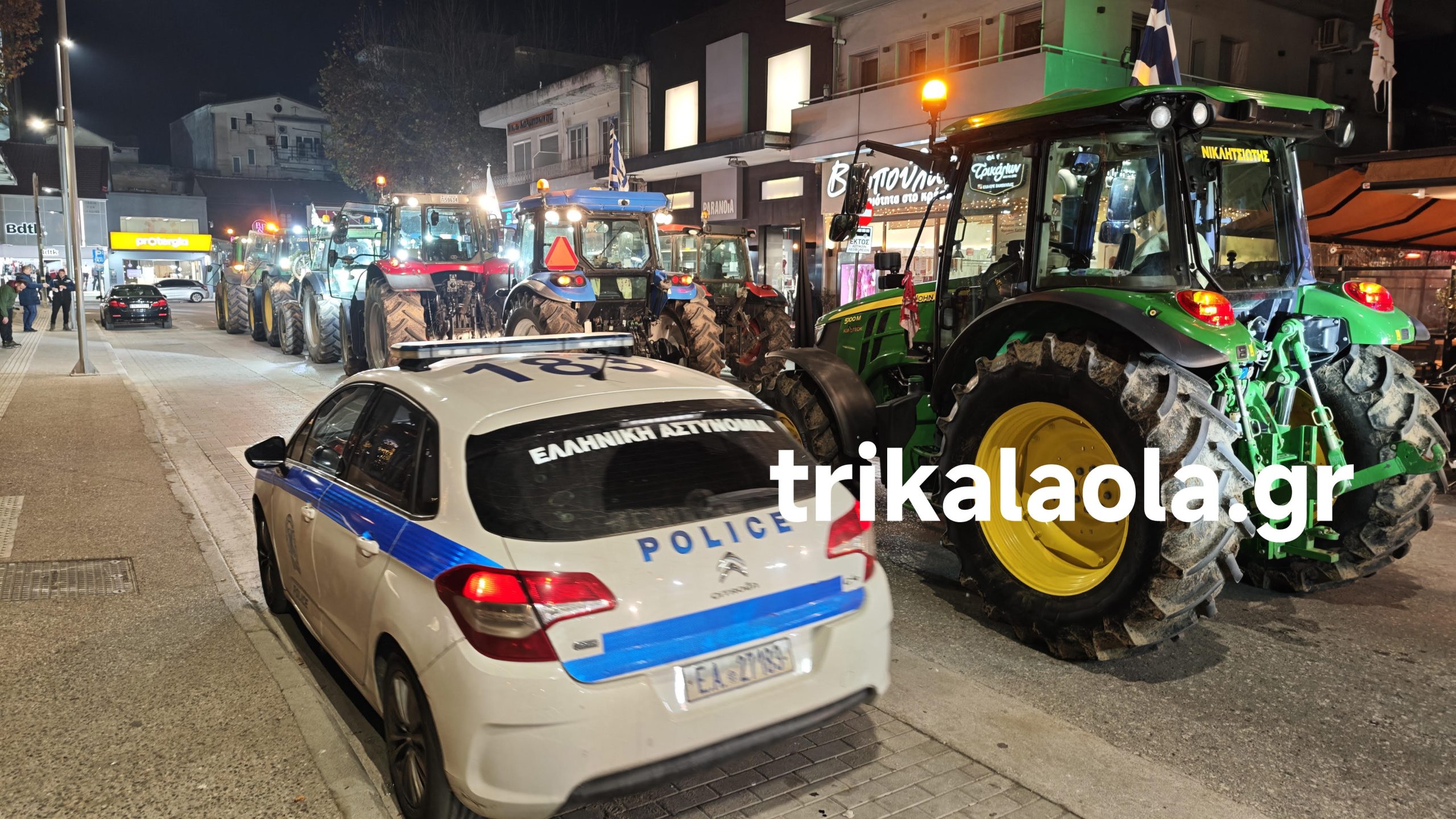 Τρίκαλα: Με τρακτέρ στην κεντρική πλατεία οι αγρότες του μπλόκου Ε65