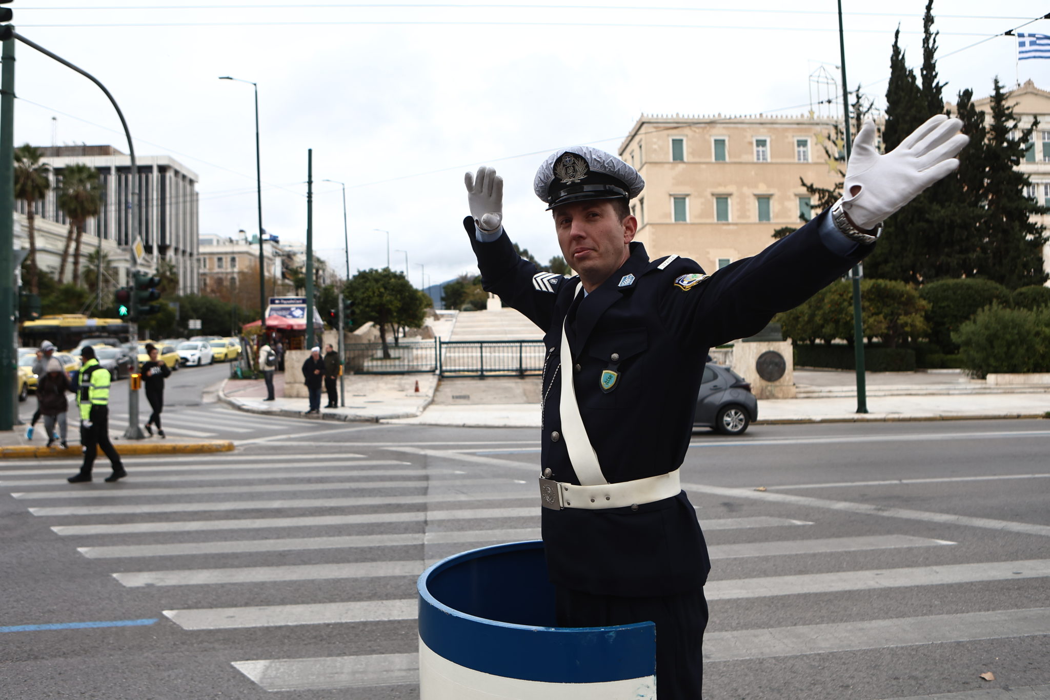 τροχονόμος- βαρέλι - Σύνταγμα