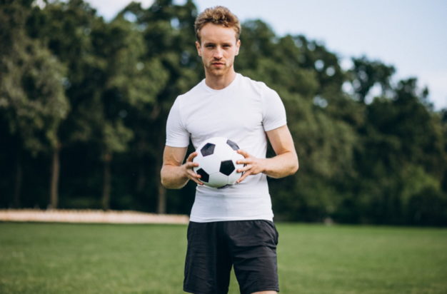 Άνδρας εξηγεί πώς το ποδόσφαιρο τον βοήθησε να χάσει 44 κιλά - «Μετά από 14 χρόνια πέτυχα το στόχο μου»
