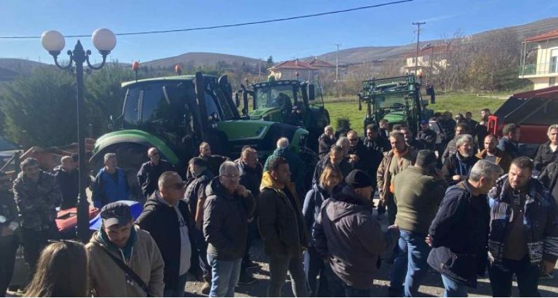 Κοζάνη: Συμβολικός αποκλεισμός των γραφείων του ΟΠΕΚΕΠΕ στο Μαυροδένδρι και παράσταση διαμαρτυρίας από παραγωγούς της Δυτικής Μακεδονίας