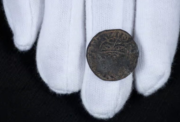 Το παλαιότερο γνωστό νόμισμα που κόπηκε στη Σκωτία – σχεδόν 900 χρόνια πριν – το οποίο αποκτήθηκε για το έθνος μετά την ανακάλυψή του από έναν ανιχνευτή μετάλλων. | Νeil Hanna/PA Wire
