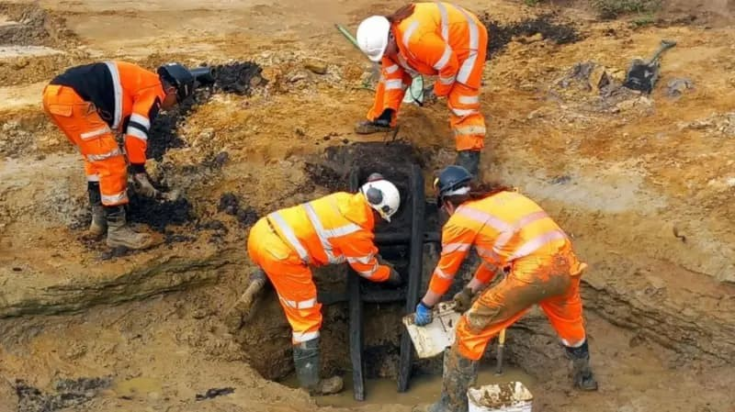 Μια αξιοσημείωτη ξύλινη σκάλα από την Εποχή του Σιδήρου, η οποία βρέθηκε πλήρης και άθικτη. Φωτογραφία: Oxford Cotswold Archaeology