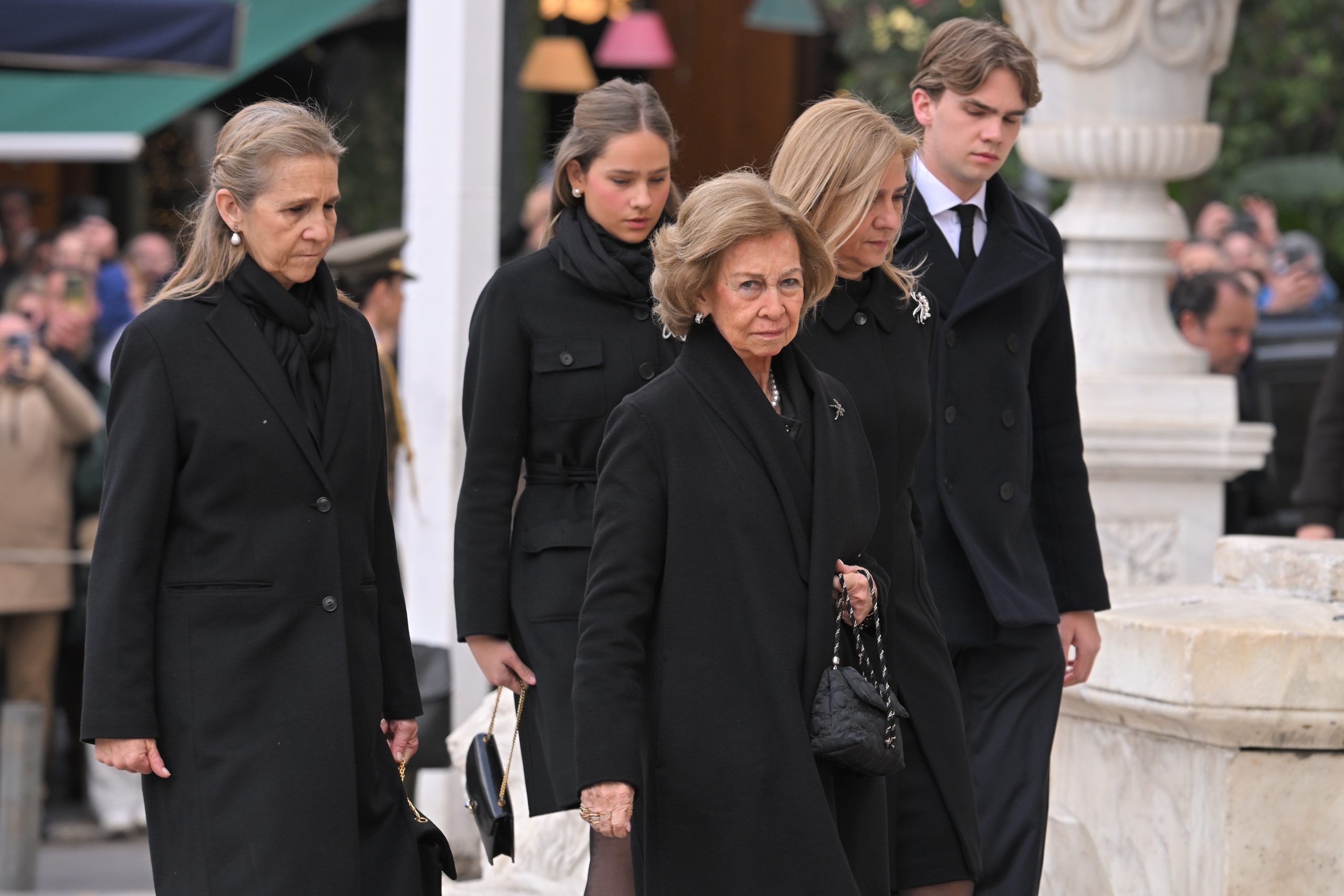 Κηδεία Πριγκίπισσας Ειρήνης: Παύλος, Νικόλαος και Φίλιππος Ντε Γκρες στη Μητρόπολη