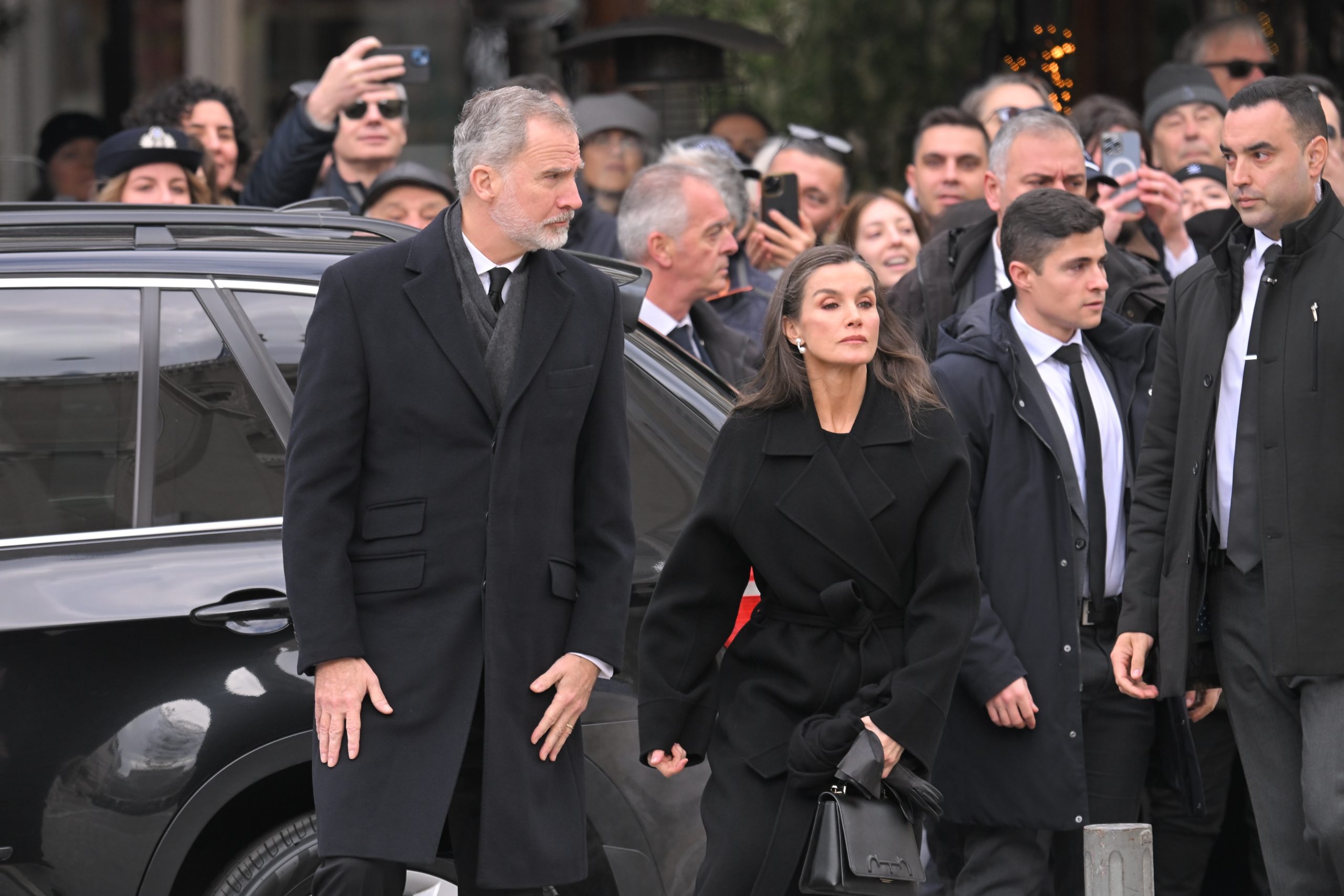 Κηδεία Πριγκίπισσας Ειρήνης: Παύλος, Νικόλαος και Φίλιππος Ντε Γκρες στη Μητρόπολη