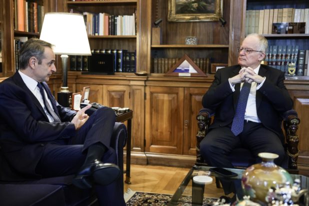 Τασούλας, Μητσοτάκης