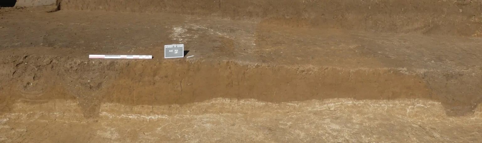 Ταφή της Ύστερης Ρωμαϊκής Αυτοκρατορίας. Φωτογραφία: Nina Diner-Stephan, Inrap