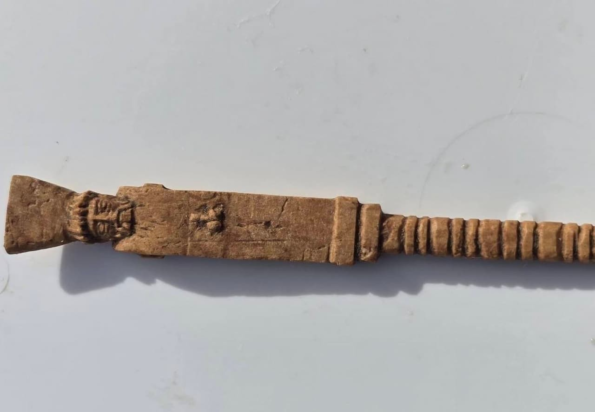 Λεπτομέρεια της αρχαίας γραφίδας που ανακαλύφθηκε. Φωτογραφία: Εφορεία Πολιτιστικής Κληρονομιάς και Περιβάλλοντος της Καλτανισέτα