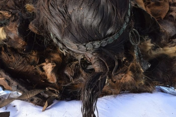 Τα μουμιοποιημένα λείψανα της UsSergue1, μιας γυναίκας σαμάνου του 18ου αιώνα που ανακαλύφθηκε στη Γιακουτία. Πηγή/Φωτογραφία: Patrice Gérard-CNRS