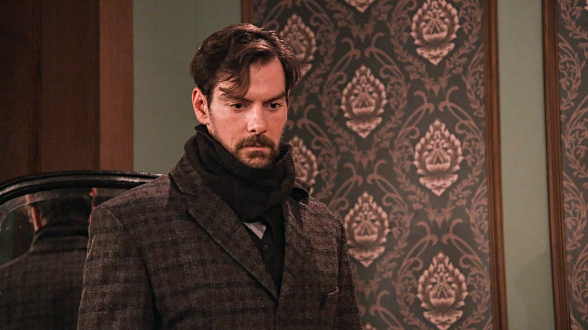 Grand Hotel: Ο Ρήγας αποκαλύπτει στον Πέτρο ότι Αλίκη και Άρης είναι εραστές