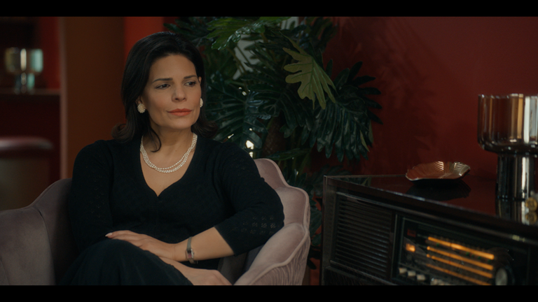 Porto Leone: Στη γειτονιά με τα κόκκινα φανάρια – Η Αλεξάνδρα συνειδητοποιεί ότι η Άντζελα έχει συναισθήματα για τον Γρηγόρη.