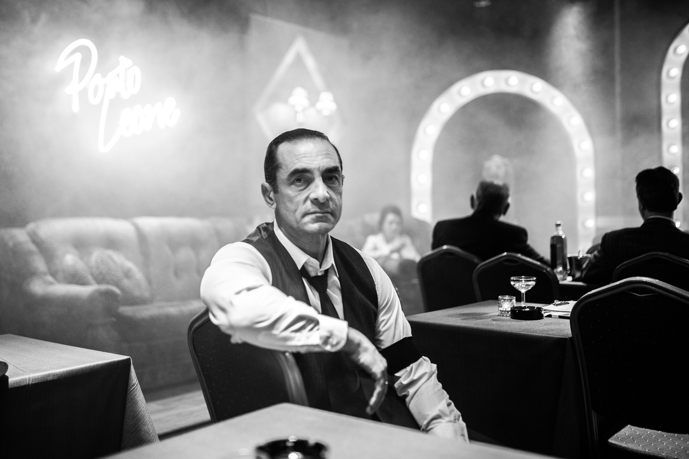 «Porto Leone: Στη γειτονιά με τα κόκκινα φανάρια»: Επιστρέφει ασπρόμαυρο και καθημερινό