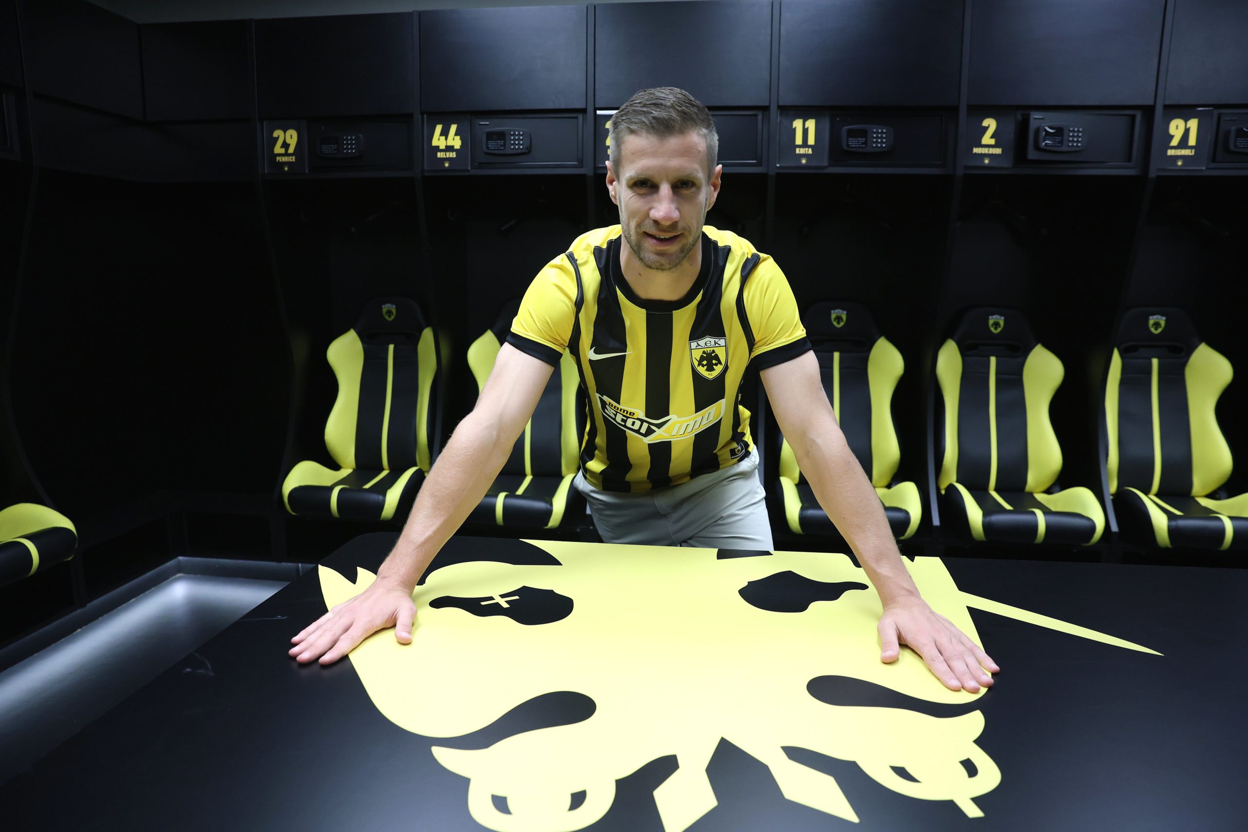 ΑΕΚ, Μπαρναμπάς Βάργκα