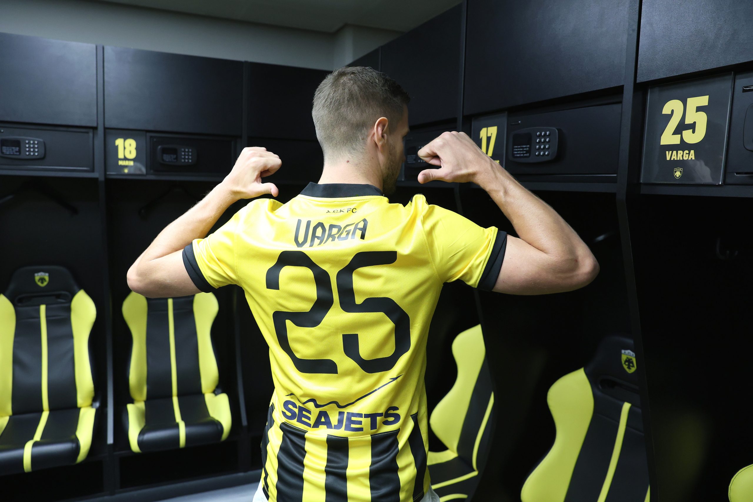 ΑΕΚ, Μπαρναμπάς Βάργκα