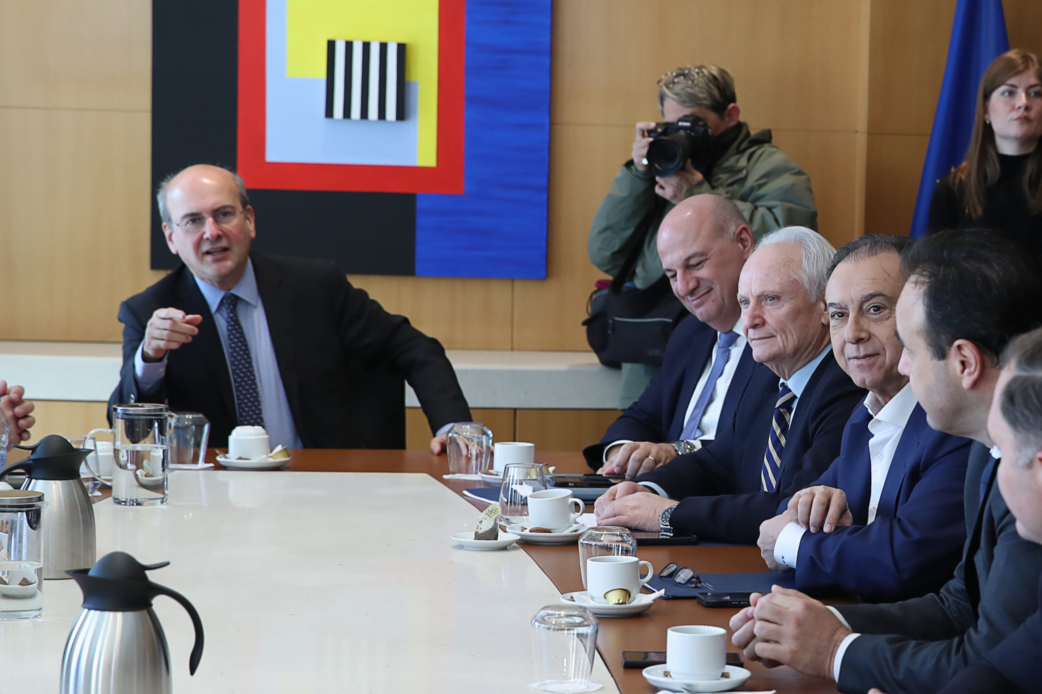 συνάντηση Χατζηδάκη-Τσιάρα με εκπροσώπους 14 αγροτικών μπλόκων