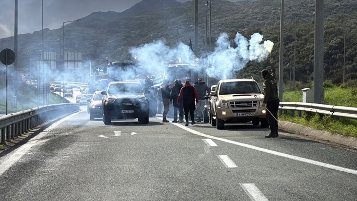 Aγρότες, Ιόνια Οδός