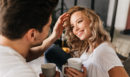 Σχέσεις: 7 φράσεις που ακούγονται τρυφερές, αλλά δεν είναι αθώες – Γιατί μπορεί να γίνουν «παγίδες» που οι περισσότεροι άνθρωποι αγνοούν
