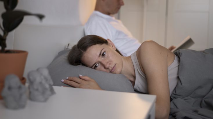 Ύπνος: Πείτε "αντίο" στον πόλεμο του παπλώματος με τη σκανδιναβική μέθοδο - Το κόλπο που αλλάζει τη ζωή των ζευγαριών