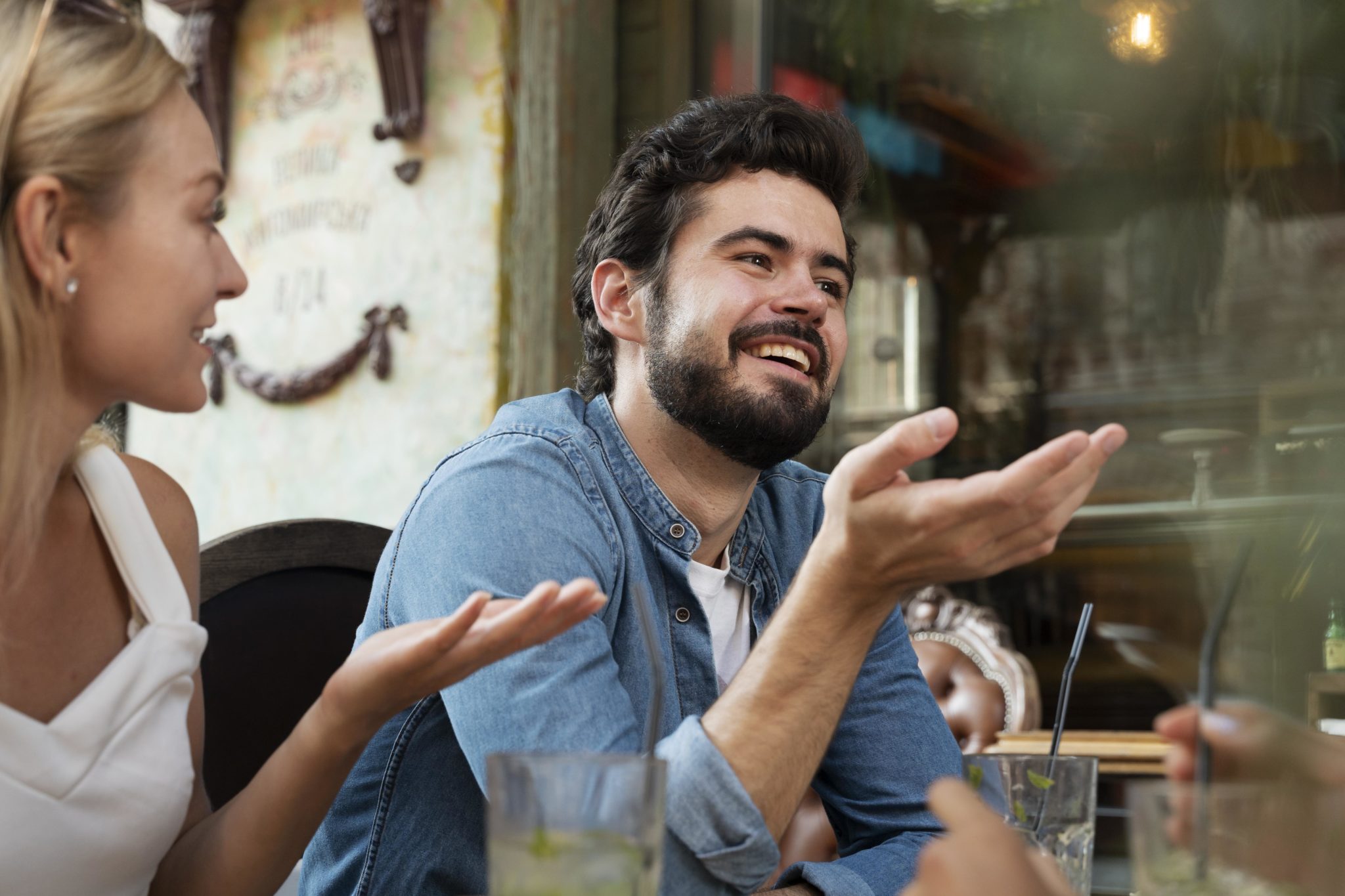 Τα 7 σημάδια που δείχνουν ότι κάποιος σας ακούει, αλλά δεν σας προσέχει καθόλου