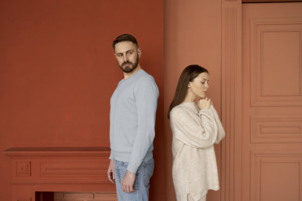 8 αθόρυβα χαρακτηριστικά που προσελκύουν πάντα τις ίδιες τοξικές σχέσεις. Φωτογραφία: Freepik