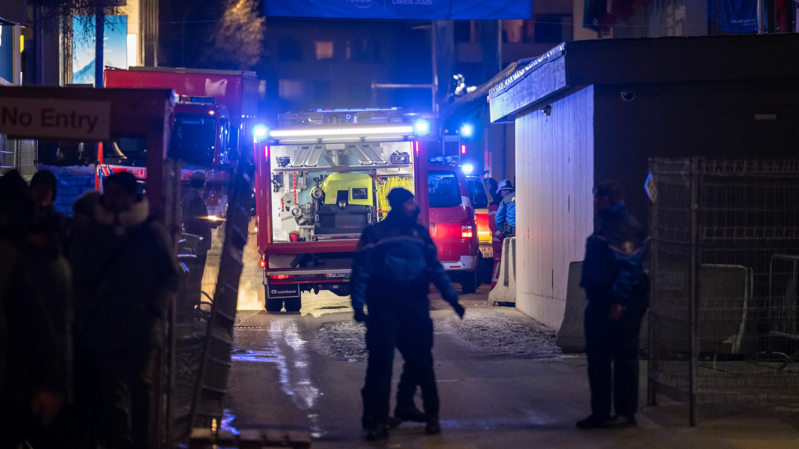 Νταβός: Εκκενώθηκε προληπτικά το συνεδριακό κέντρο λόγω φωτιάς σε κοντινή απόσταση που τέθηκε υπό έλεγχο