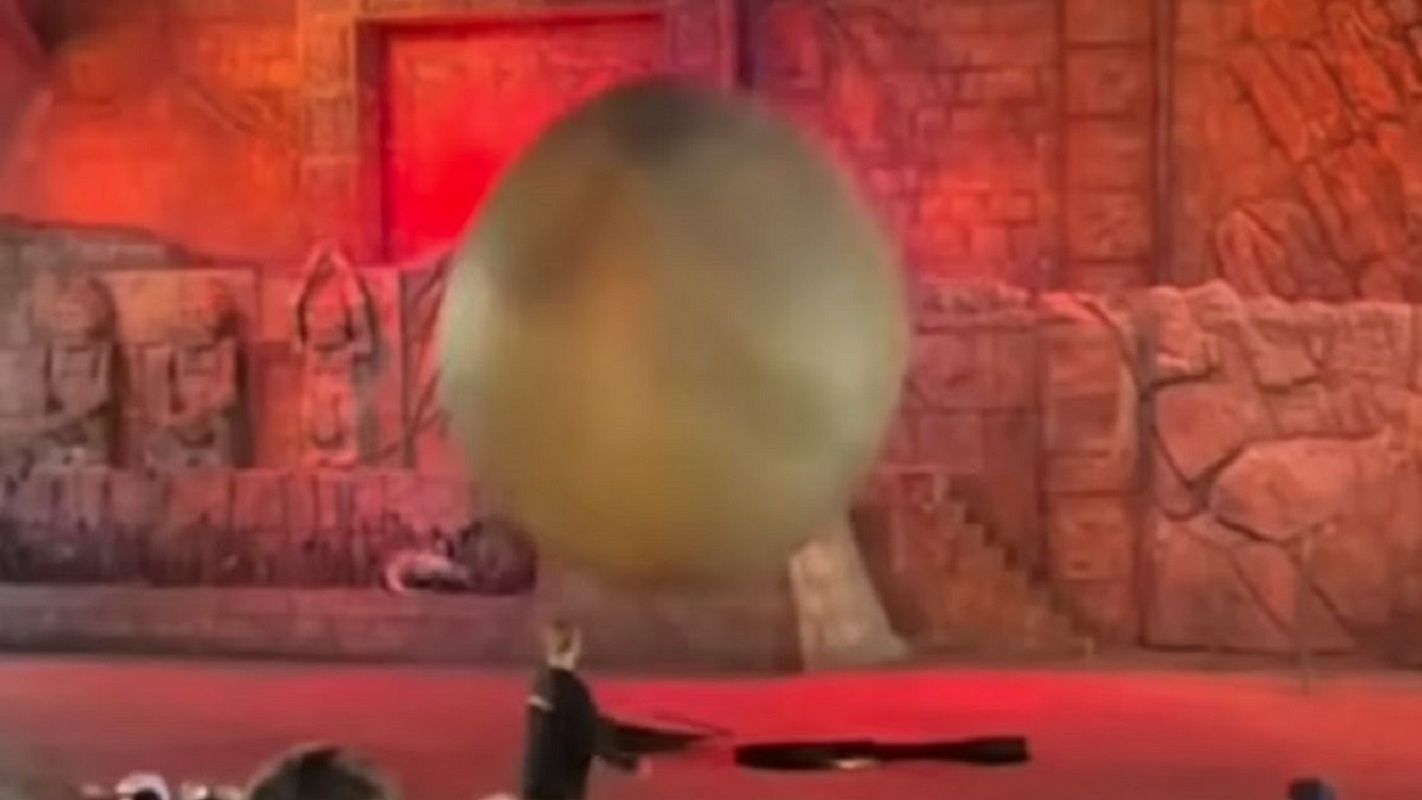 Εργαζόμενος της Disney τραυματίστηκε από έναν ψεύτικο βράχο βάρους 180 κιλών κατά τη διάρκεια ενός σόου