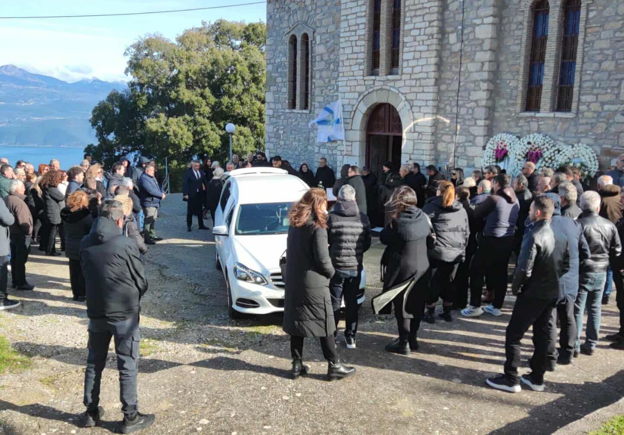 Δολοφονία στην Αιτωλοακαρνανία: Βουβός πόνος στην κηδεία του 50χρονου κοινοτάρχη που δολοφονήθηκε