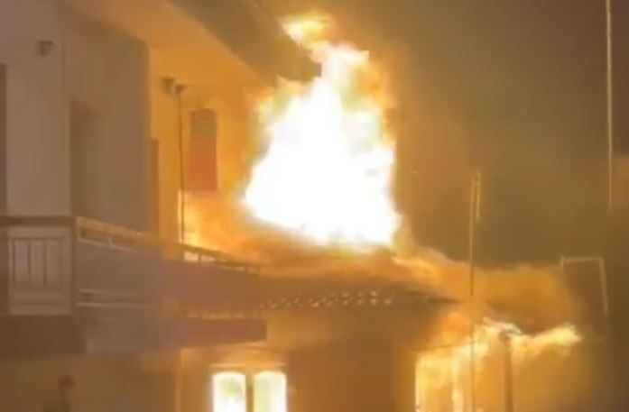 Θεσσαλονίκη: Φωτιά σε σπίτι στον Σοχό – Αναζητείται 89χρονη γυναίκα – ΒΙΝΤΕΟ
