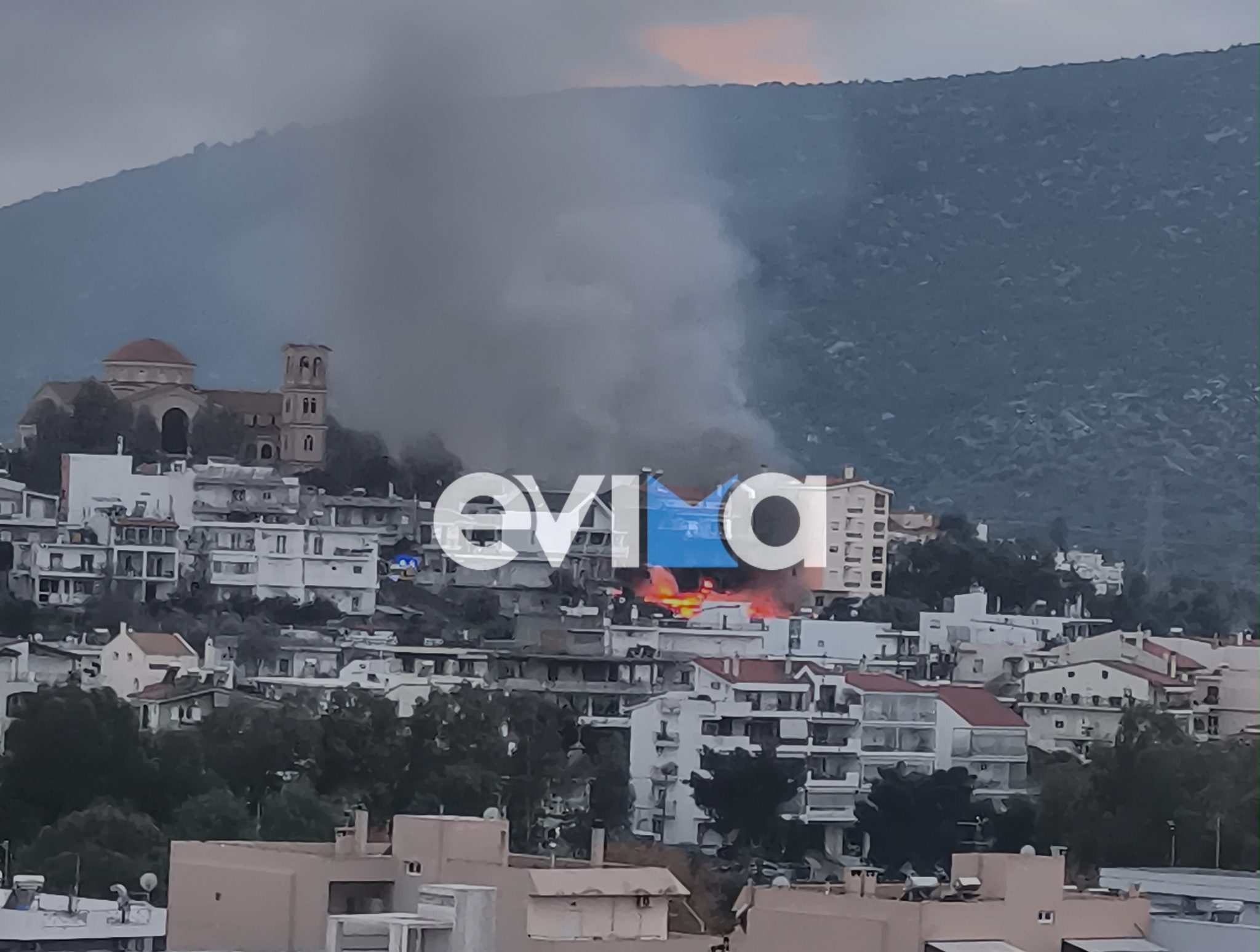 Φωτιά σε σπίτι στην Εύβοια – Οι πρώτες εικόνες – ΒΙΝΤΕΟ