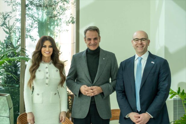 Κίμπερλι Γκίλφοϊλ, Κυριάκος Μητσοτάκης, Στίβεν Μίραν