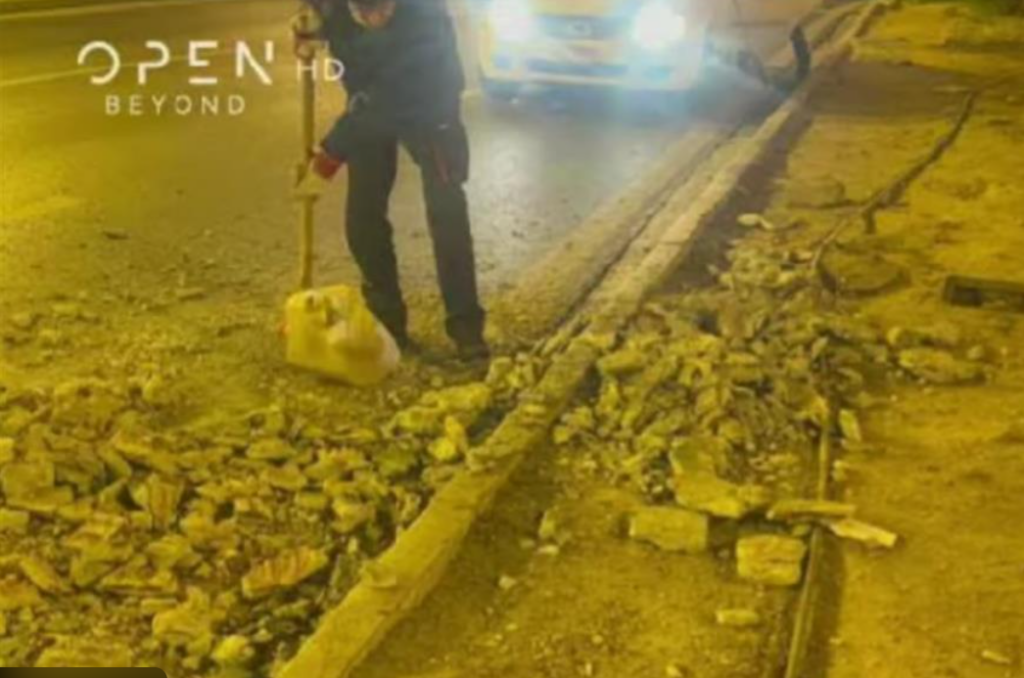 Έπεσαν τσιμέντα από γέφυρα στη Νέα Ιωνία