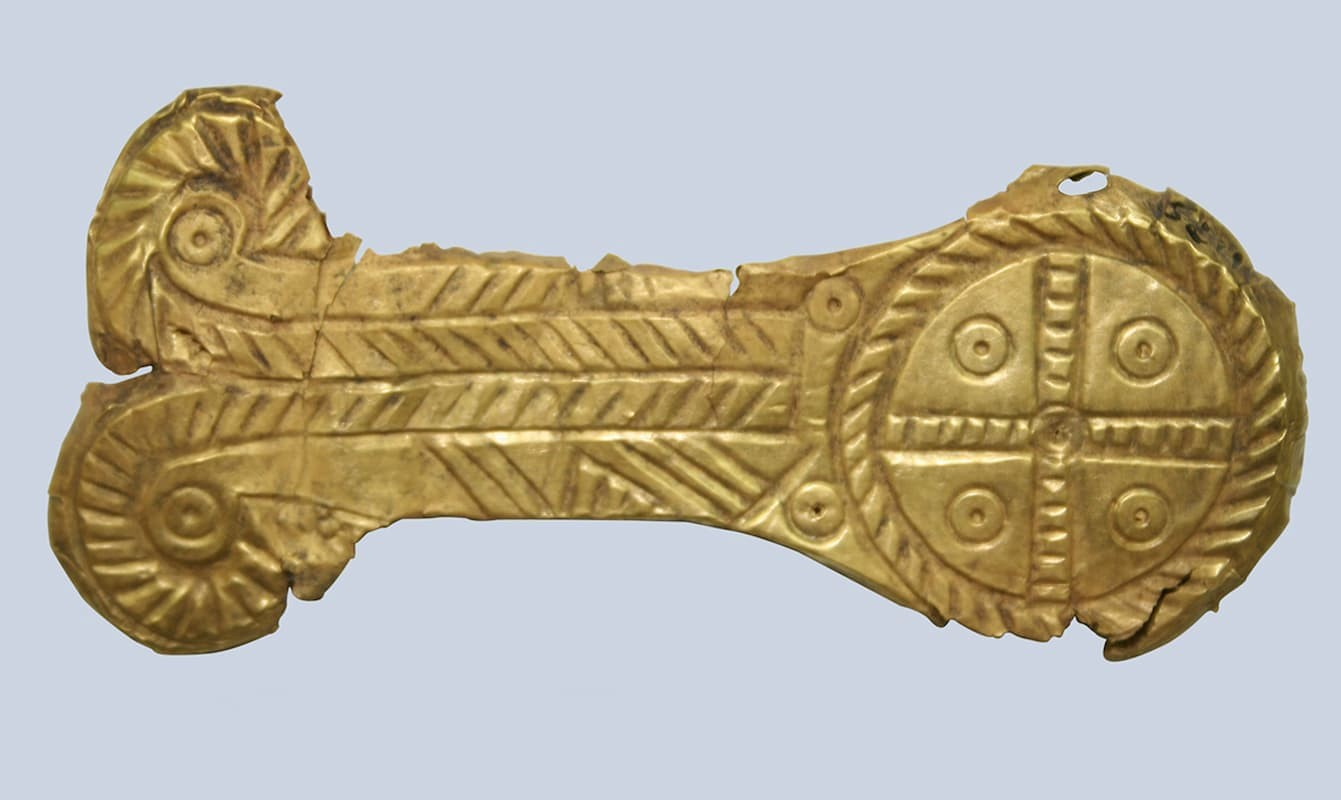 Χρυσό κόσμημα από τη Λακκήθρα. Φωτογραφία: Ελληνικό Υπουργείο Πολιτισμού, Εφορεία Αρχαιοτήτων Κεφαλληνίας και Ιθάκης