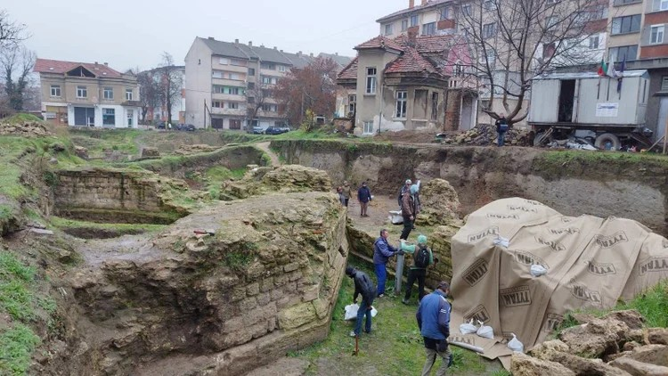 Αρχαίο ρωμαϊκό χρυσό δαχτυλίδι πίστης που ανακαλύφθηκε στην Bononia (σημερινό Βιδίνιο), στη Βουλγαρία, κατά τη διάρκεια αρχαιολογικών ανασκαφών από το Εθνικό Μουσείο της Βουλγαρίας. Φωτογραφία: Εθνικό Μουσείο της Βουλγαρίας