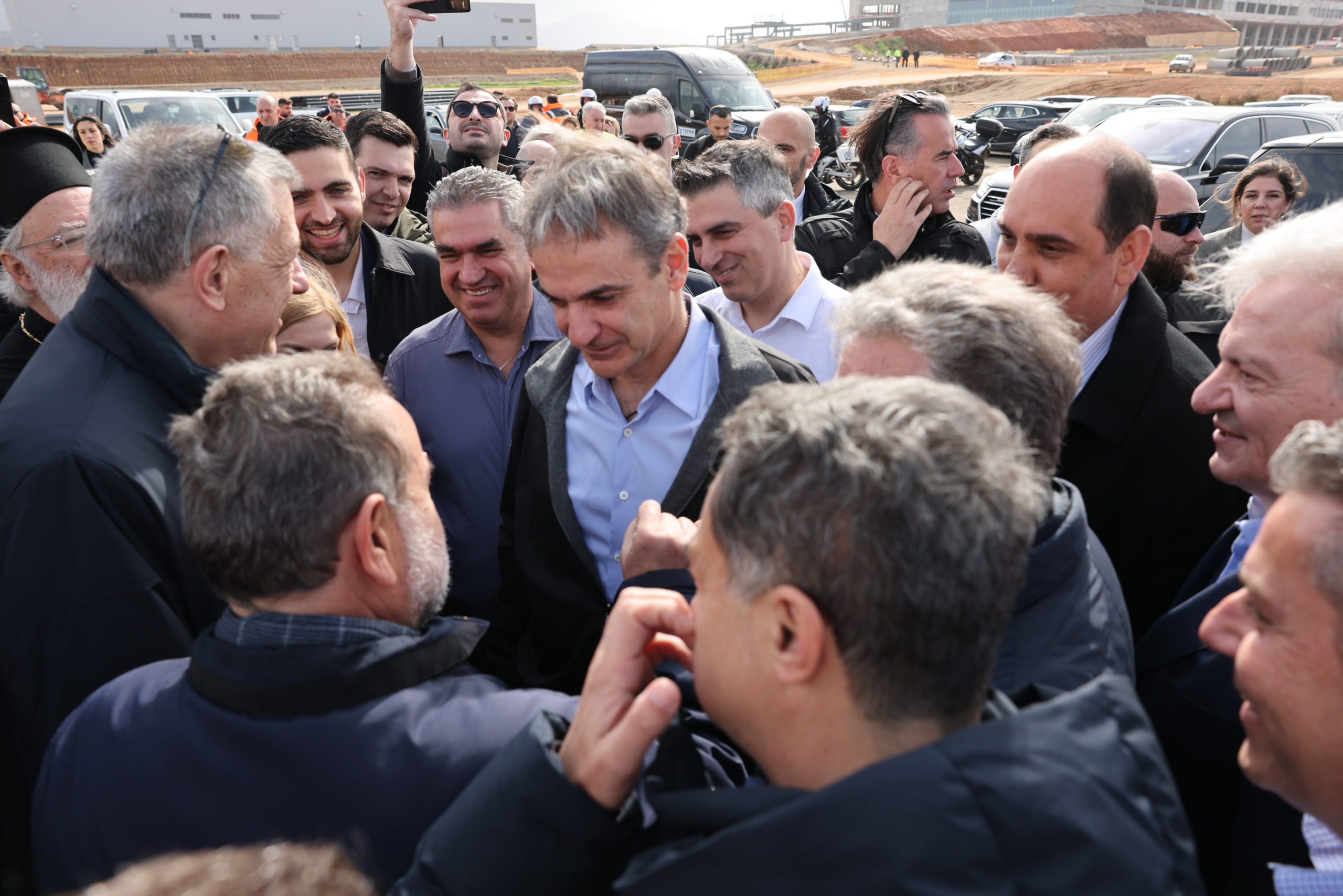 ΕΠΙΣΚΕΨΗ ΤΟΥ ΠΡΩΘΥΠΟΥΡΓΟΥ ΚΥΡΙΑΚΟΥ ΜΗΤΣΟΤΑΚΗ ΣΤΟ ΕΡΓΟΤΑΞΙΟ ΤΟΥ ΝΕΟΥ ΔΙΕΘΝΟΥΣ ΑΕΡΟΛΙΜΕΝΑ ΣΤΟ ΚΑΣΤΕΛΛΙ ΗΡΑΚΛΕΙΟΥ ΚΡΗΤΗΣ