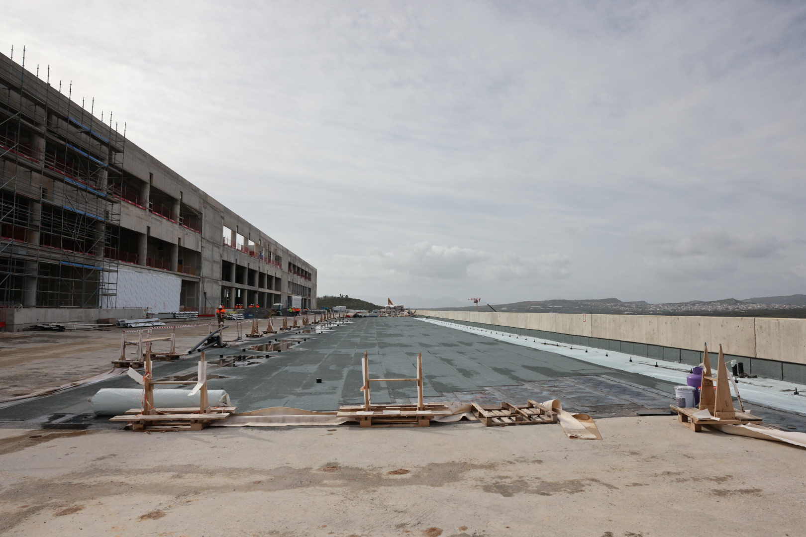 ΕΠΙΣΚΕΨΗ ΤΟΥ ΠΡΩΘΥΠΟΥΡΓΟΥ ΚΥΡΙΑΚΟΥ ΜΗΤΣΟΤΑΚΗ ΣΤΟ ΕΡΓΟΤΑΞΙΟ ΤΟΥ ΝΕΟΥ ΔΙΕΘΝΟΥΣ ΑΕΡΟΛΙΜΕΝΑ ΣΤΟ ΚΑΣΤΕΛΛΙ ΗΡΑΚΛΕΙΟΥ ΚΡΗΤΗΣ