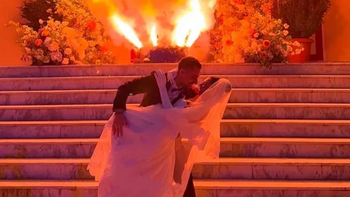 Παντρεύτηκαν Σάκης Κατσούλης – Μαριαλένα Ρουμελιώτη – Οι πρώτες εικόνες από τον γάμο τους – ΦΩΤΟ & ΒΙΝΤΕΟ