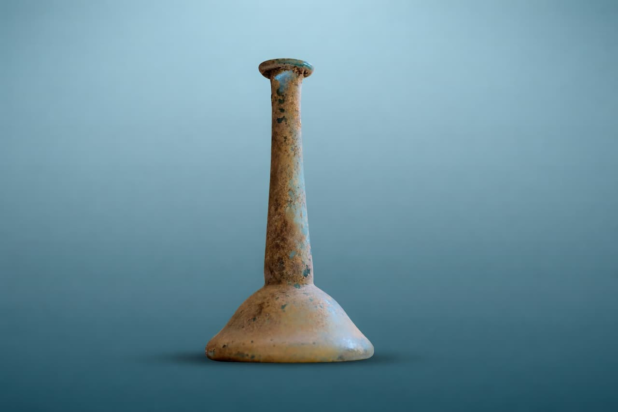 Γυάλινο μυροδοχείο (unguentarium) με διατηρημένα αρχαία φαρμακευτικά υπολείμματα. Πηγή: C. Atila et al. 2026 / προσαρμογή από το labrujulaverde.com