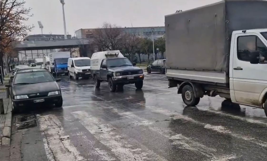 Θεσσαλονίκη: Μηχανοκίνητη πορεία παραγωγών και εμπόρων στις λαϊκές αγορές προς τα διόδια Μαλγάρων – ΒΙΝΤΕΟ